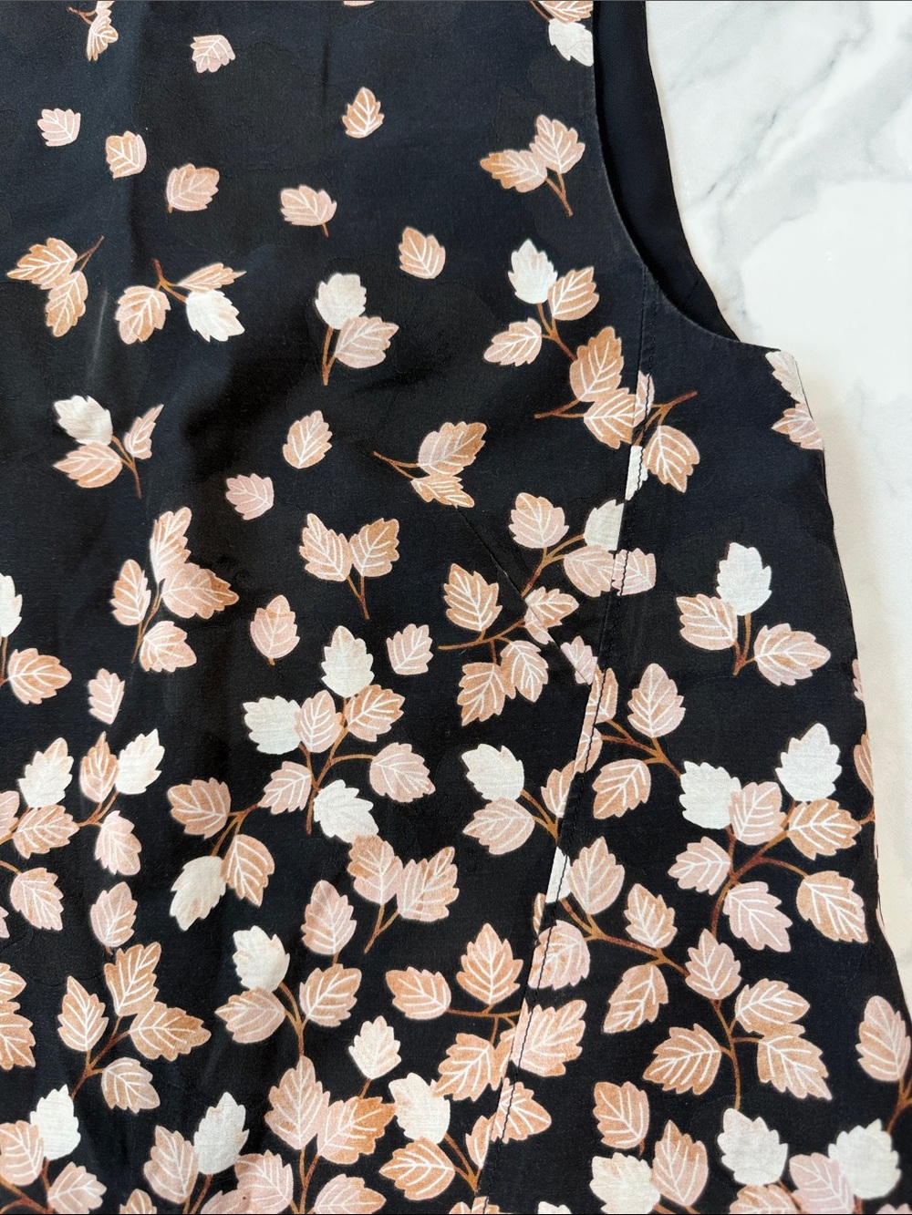 Tory Burch Black Sleeveless Leaf-Print Shell perfect for Fall - Picture 7 of 12
